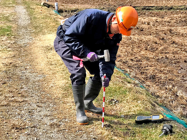 一人で簡単にトンボ（丁張り）を設置できる！　丁張ピン