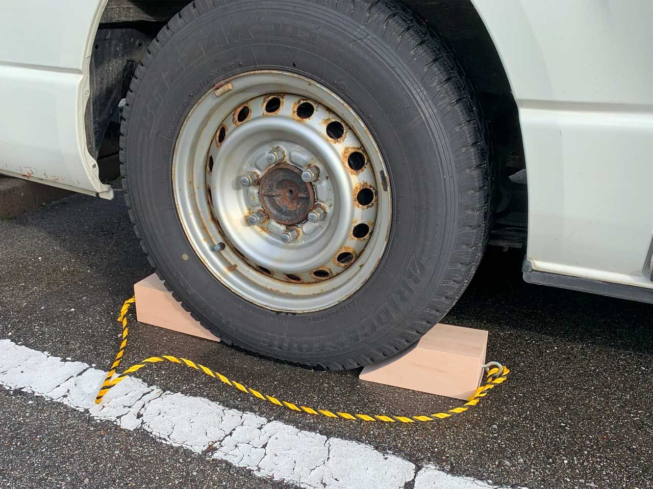 信頼も厚い 木製車止め 舗装現場で働く人のために ネットショップ シモダトンボ 木工、竹工芸