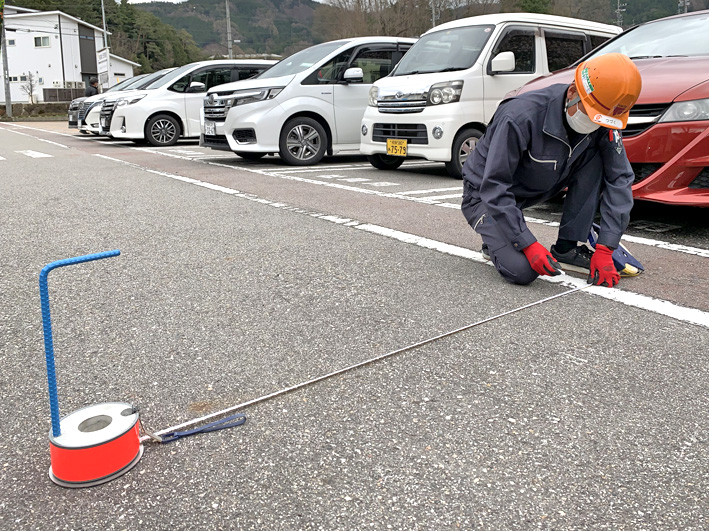 舗装面簡易長さ測定装置　自測くん